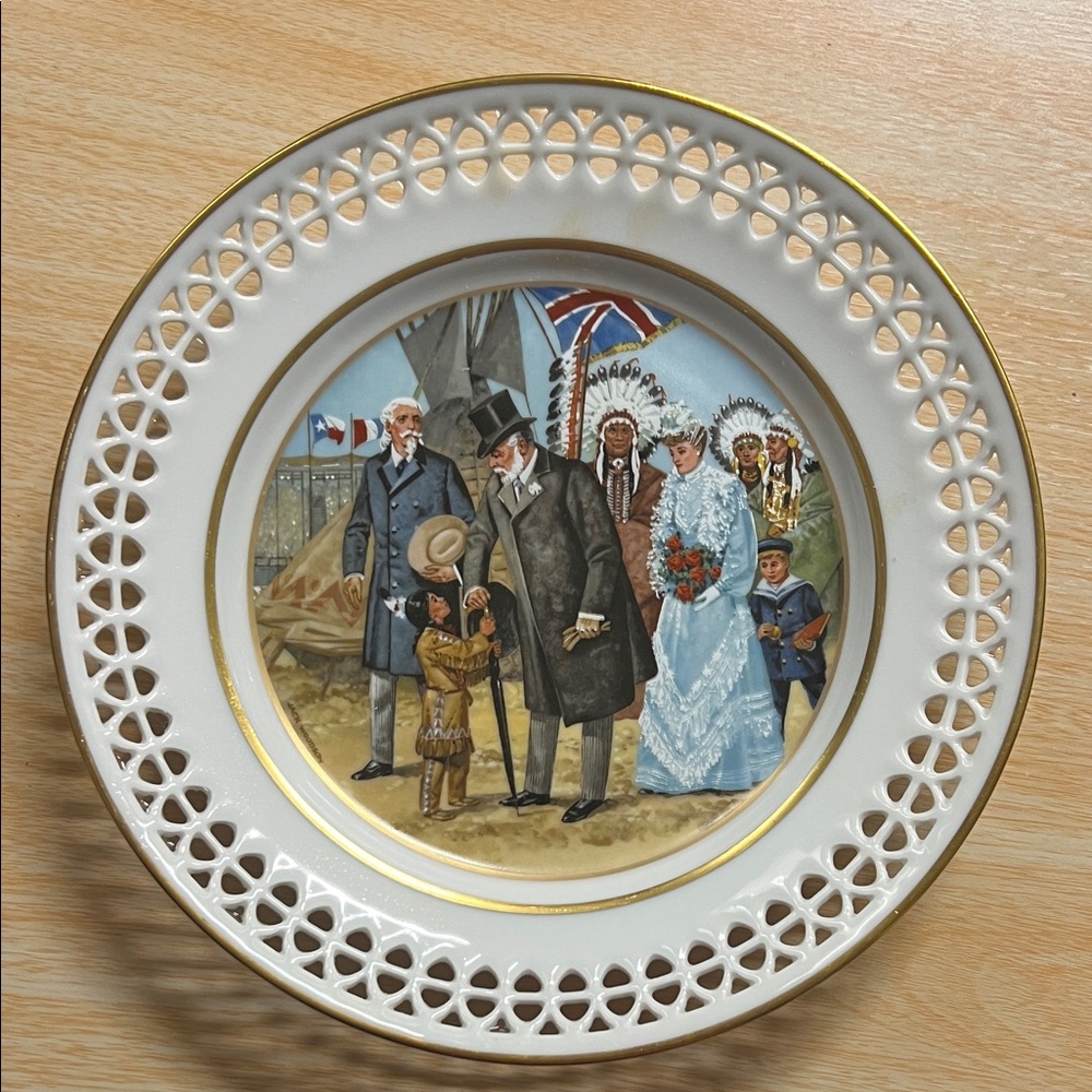 Elegant White and Gold Decorative Plate